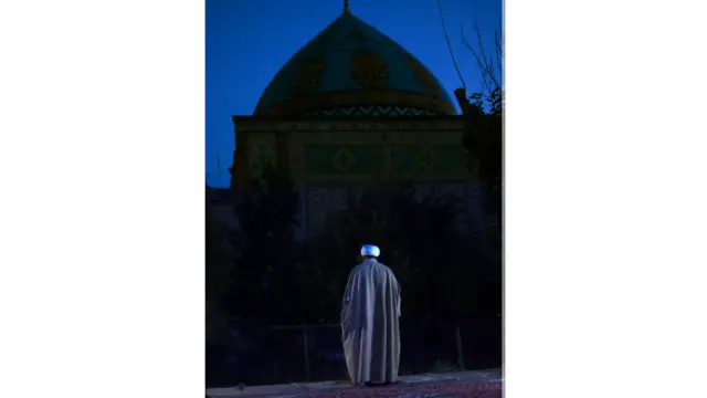 ارمنستان – کشوری که بیش از ۹۸ درصد جمعیت‌اش ارمنی‌ هستند و حدود ۹۵ درصدش مسیحی – یک مسجد بیشتر ندارد: مسجد کبود ایروان. بنایی که سال ۱۷۶۵ میلادی ساخته شده، دورانی که ارمنستان شرقی جزو قلمرو ایران بود. سونا آدامیان، خبرنگار آزاد در ایروان نگاهی کرده به مسجد کبود در این کشور مسیحی.