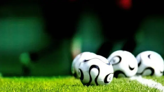 তিনজন বিদেশী খেলোয়াড়কে জাতীয় ফুটবল দলে খেলানোর সিদ্ধান্ত থেকে সরে এসেছে বাফুফে