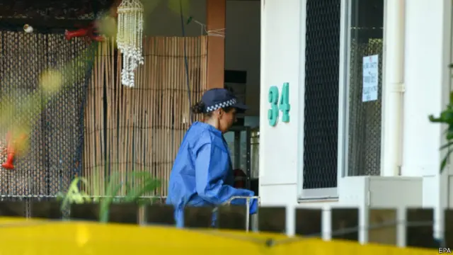 Полицейская у дома, где произшли убийства