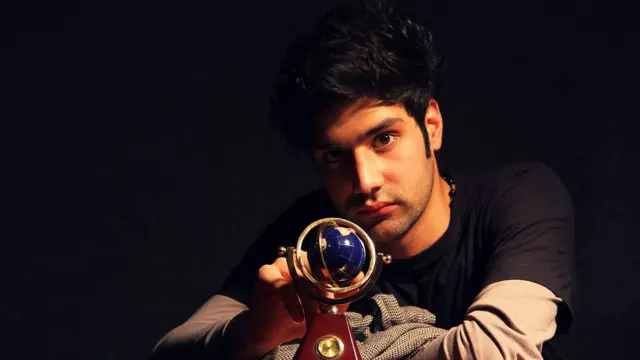 د ښاغلي حاتمي مړی نن په کابل کې د ځینو ادب پالو او افغان خبریالانو له خوا د هغه کورنۍ ته وسپارل شو.