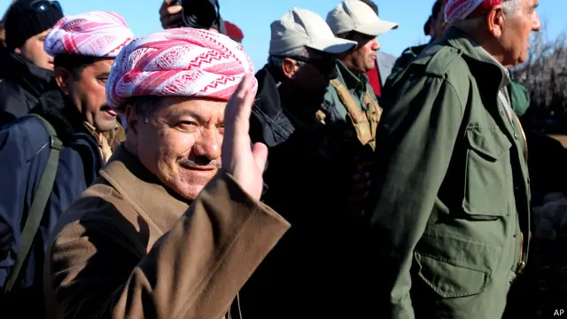 مسعود برزاني يتفقد المقاتلين الأكراد شمال العراق