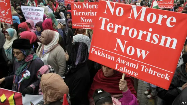 حمله طالبان به مدرسه ای در پیشاور پاکستان باعث برانگیختن اعتراضات بسیاری شده است