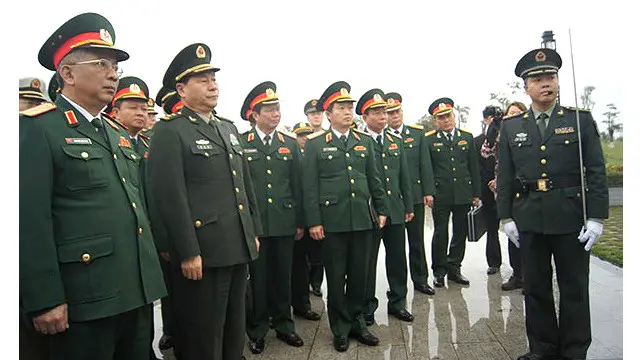 Thượng tướng Nguyễn Chí Vịnh (bìa trái), Thứ trưởng Quốc phòng Việt Nam dẫn đầu đoàn đại biểu quốc phòng VN tại Shangri-la 2015.