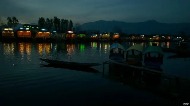 راتیں سرد سے سرد تر ہوتی جا رہی ہیں