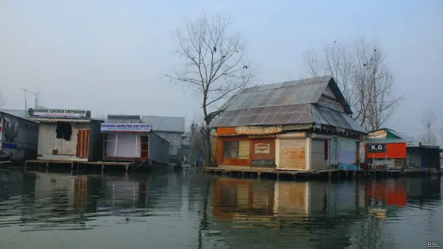 اس سال برسات میں آنے والے سیلاب سے سری نگر میں زندگی بری طرح متاثر ہوئی ہے