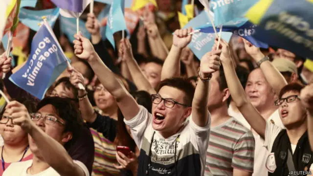 此外,洪秀柱所提的「重用中生代、培養新生代」方面,在國民黨遭逢此次大敗後,已有不少黨內新生代決定組成新的「草協聯盟」,希望提出改革讓黨振作起來。