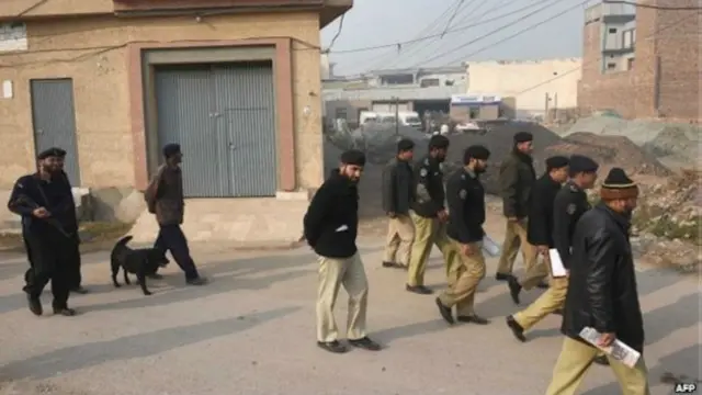 شدت پسندوں کے ساتھ فائرنگ کے تبادلے میں ایک سکیورٹی اہلکار زخمی ہوا ہے