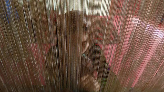 ويل کېږي له کرنې وروسته غالۍ اوبدل دويم هغه کسب دی، چې ډېر خلک په کې په کار بوخت دي او د افغان کورنيو کلني لګښتونه پوره کوي.