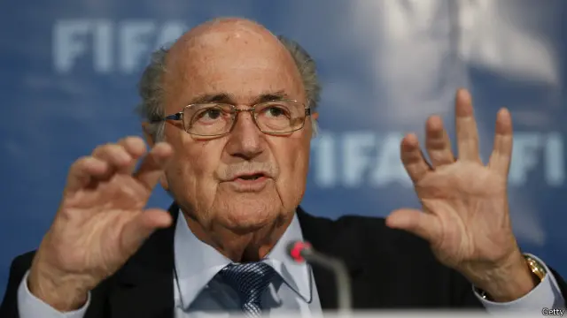 أكد بلاتر في وقت سابق من ديسمبر أنه مدعوم من خمسة اتحادات قارية من الستة التي يضمها الفيفا.