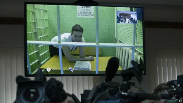 На засіданні в понеділок пані Савченко виступала через відеозв'язок