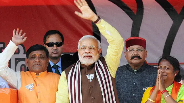 झारखंड में बीजेपी नेताओं के साथ नरेंद्र मोदी.