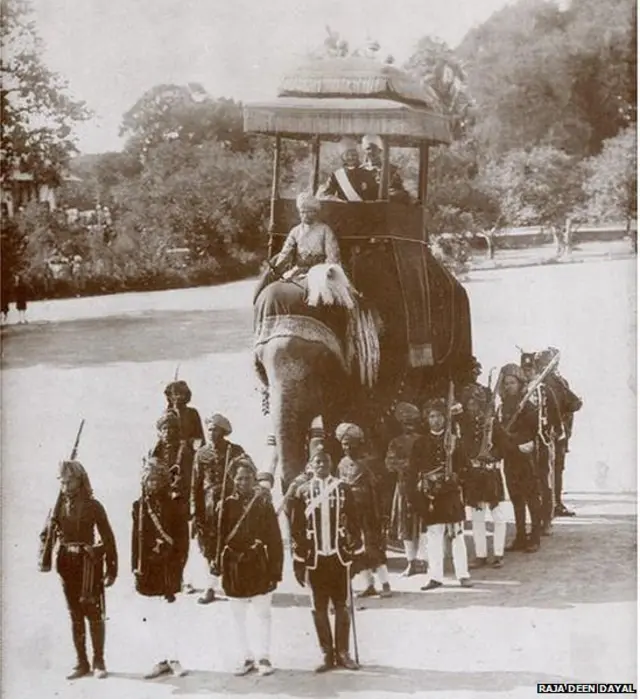 سنہ 1904 کی دکن کی اس تصویر میں بھی افریقی محافظ دیکھے جا سکتے ہیں
