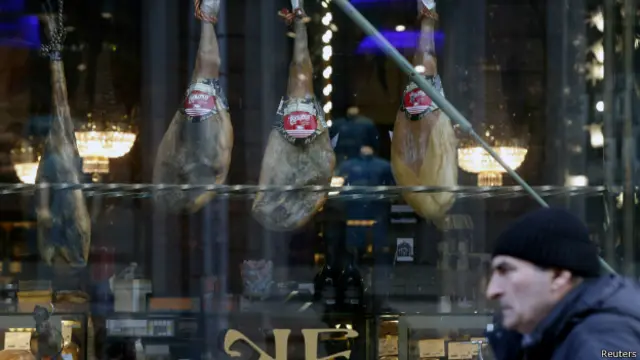 Еще не все запасы испанской свинины распроданы в Петербурге