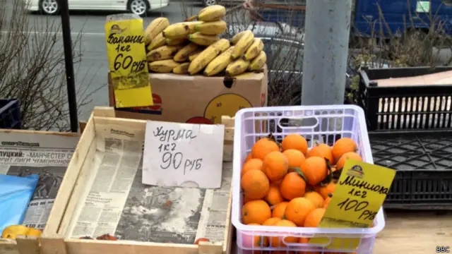 Окольными путями до прилавков Владивостока доходит и запрещенная хурма из Испании