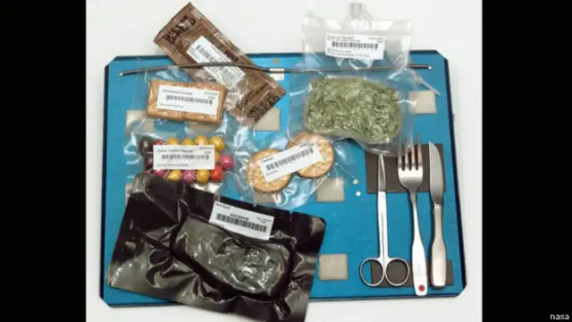 Velcro é fundamental para que os alimentos da ceia de Natal fiquem sobre a mesa