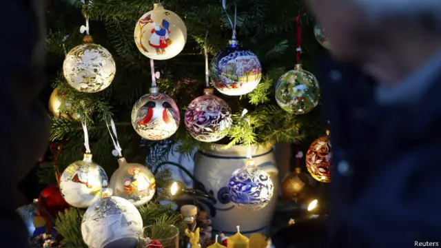 Rituais como enfeitar a árvore fazem a mente se concentrar no prazer de comer