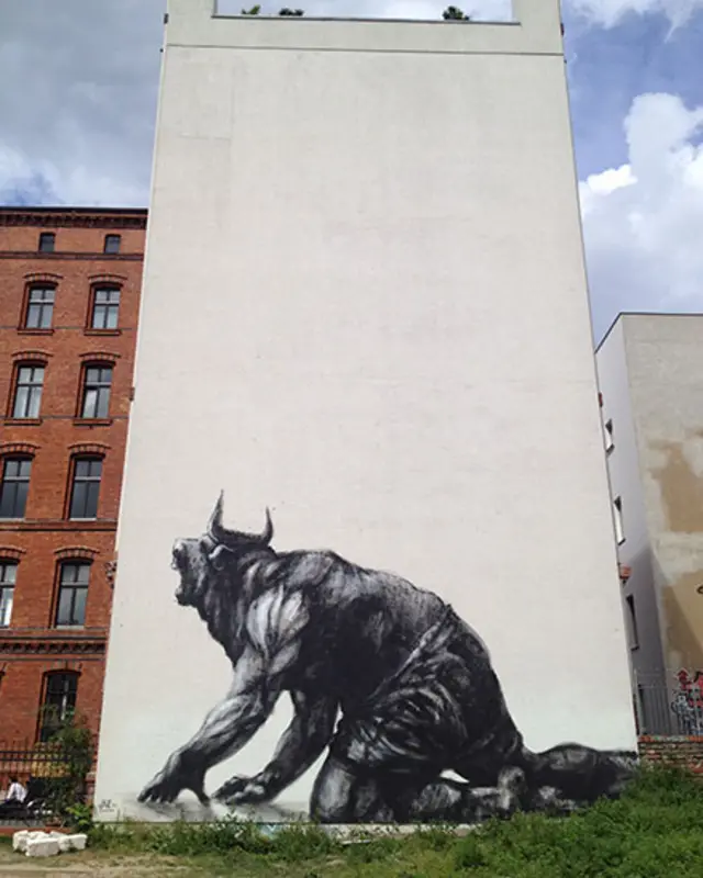 Mural del grafitero argentino JAZ, se ve un minotauro