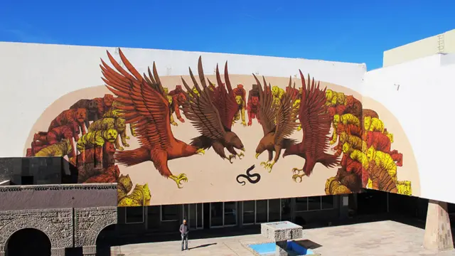 Mural del grafitero argentino JAZ, se ve un grupo de águilas