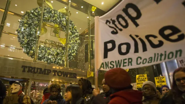 Участники акций протеста в Нью-Йорке