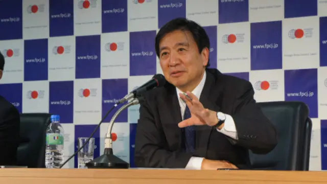 《朝日新闻》特别编辑委员星浩对安倍经济学的成功持怀疑观点。