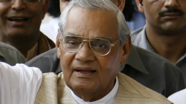 حکومت نے سابق وزیر اعظم اٹل بہاری واجپائی کو ملک کے اعلی ترین اعزاز ’بھارت رتن‘ دینے کا اعلان کیا ہے