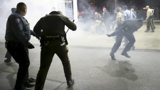 شہر میں پولیس اور مظاہرین کے درمیان جھڑپیں ہوئی ہیں۔