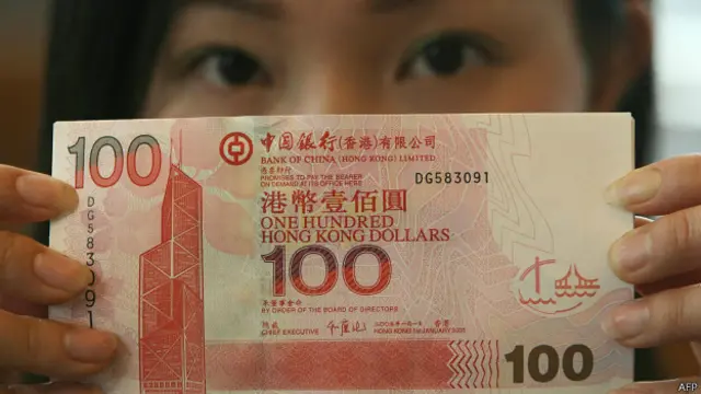 100 гонконгских долларов