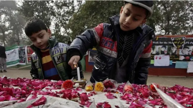 पेशावर हमला प्रदर्शन