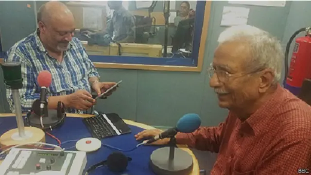 निधीश त्यागी साहित्यकार विनोद कुमार के साथ