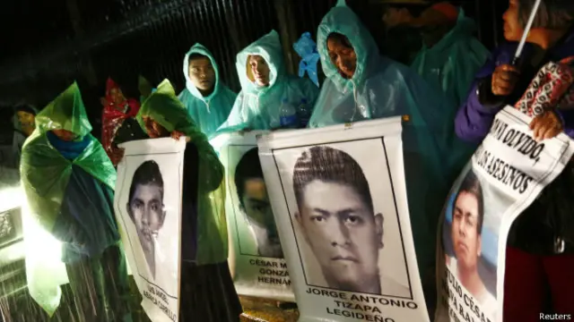 ستمبر میں 43 طلبہ کے اغوا کے تین ماہ بعد میکسیکو کے متعدد شہروں میں مظاہرے ہوئے تھے