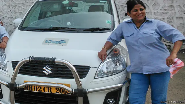 महिला टैक्सी चालक