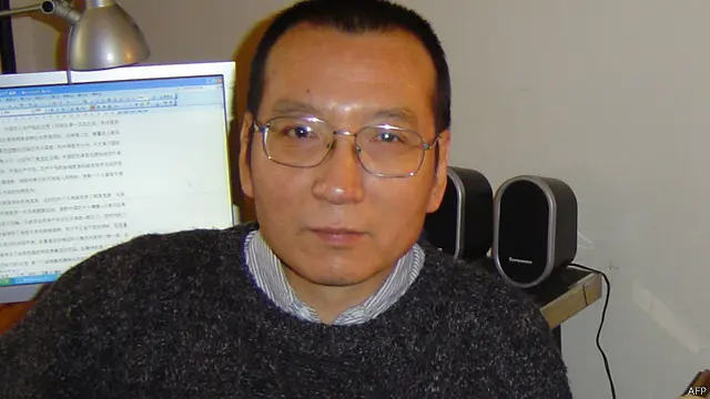 61岁的刘晓波是中国异议人士，2009年因为起草倡导民主改革的《零八宪章》被当局以“煽动颠覆国家政权罪”判处11年监禁。（资料图片）