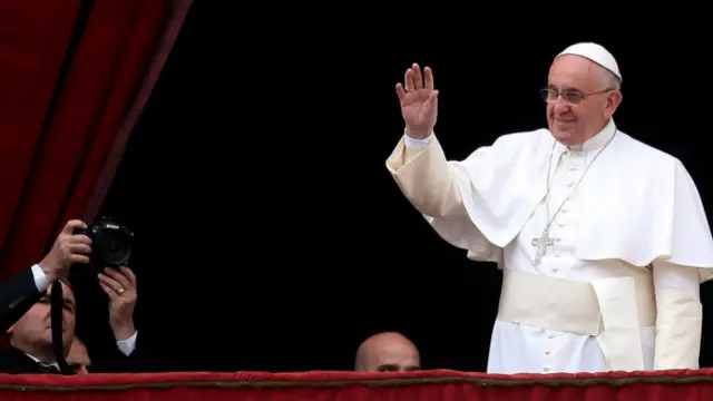 پوپ فرانسس کا سالانہ پیغام سننے کے لیے لاکھوں افراد سینٹ پیٹرز سکوائر پر جمع ہوئے