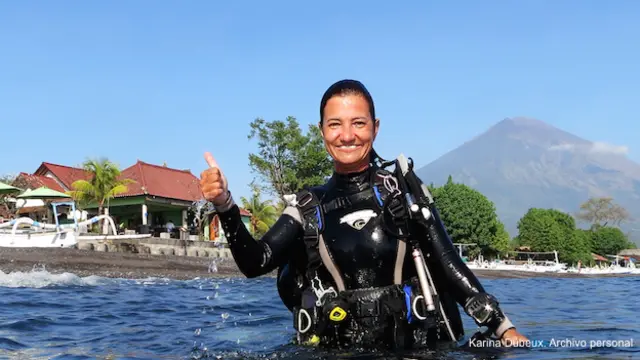 Karina Dubeux, brasileña sobreviviente del tsunami de 2004 en Tailandia, en una salida de buceo.
