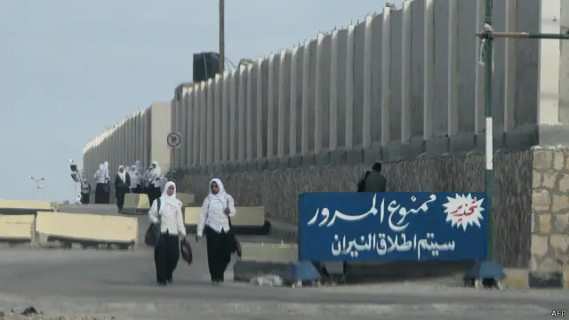 الجيش المصري يفرض تدابير أمنية صارمة في شمال سيناء.