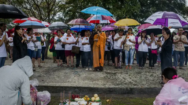 د څونامي توپان تر سمندر لاندې زورورې زلزلې له کبله رامنځته شو چې ۲۰۰ زره کسان یې ووژل