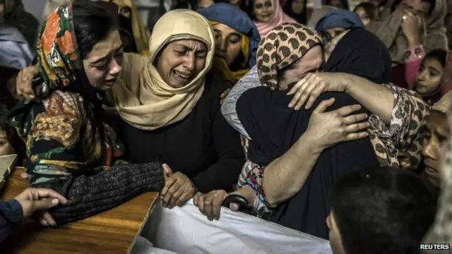"La masacre en la escuela de Peshawar causó impacto por su mayor escala y porque atacó directamente a las familias de la élite paquistaní".