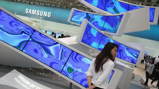 معرض لتليفزيونات سامسونغ
