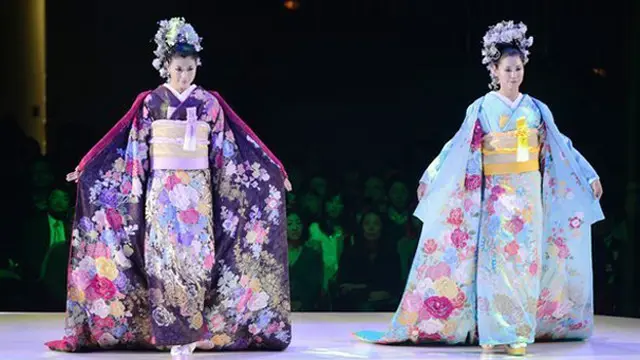 کارشناسان تغییر سنت‌ و ارزش‌های اجتماعی در ژاپن را یکی از علل کاهش تمایل به ازدواج و بچه دارشدن می‌دانند