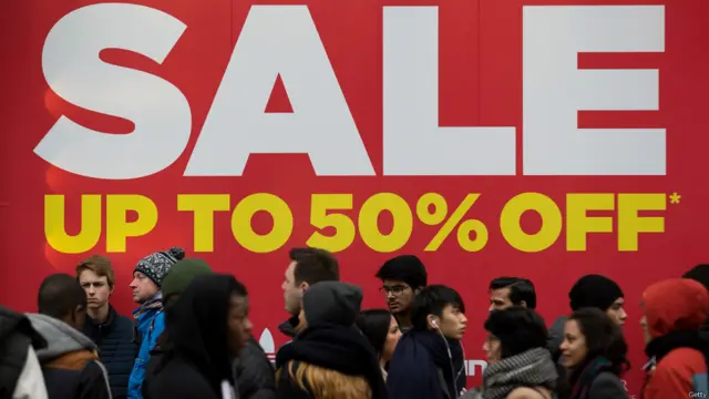 英国伦敦一年一度的圣诞节大减价在周五（26日）节礼日拉开帷幕。