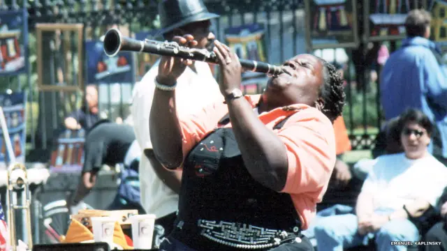 Солистку джазового оркестра в Новом Орлеане запечатлел Эммануэль Каплинский.