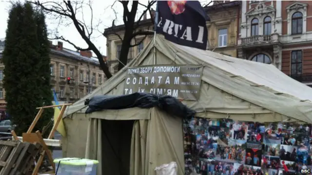 Палатки для сбора помощи украинским военным в Донбассе (Львов)