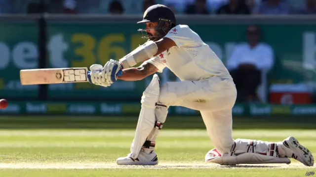 دوسرے دن کے کھیل کے اختتام پر اوپنر مرلی وجے 55 جبکہ چیتیشور پجارا 25 رنز پر کریز پرموجود تھے