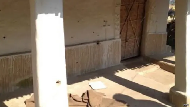 चरमपंथियों की गोलियों के निशान