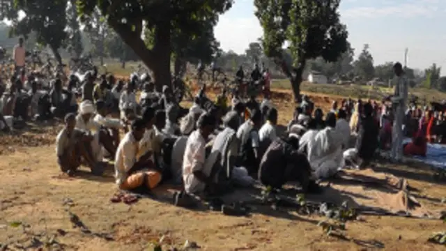 कई गांवों में लोग नई व्यवस्था का विरोध कर रहे हैं