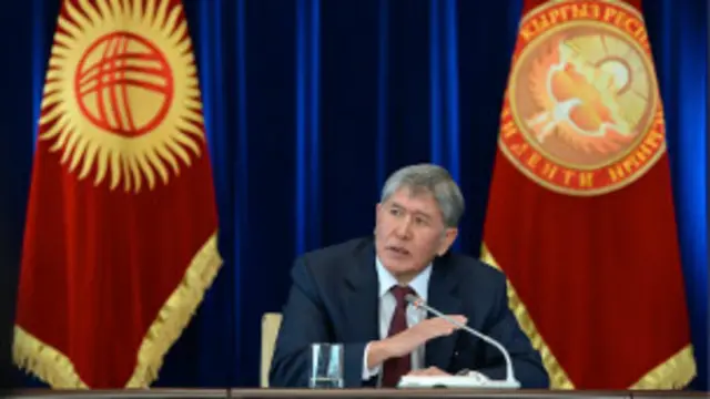 Президент Атамбаев: "Биз Жогорку Нарын ГЭСтер каскады качан курулат деп күтүп жүрө албайбыз. Мен Владимир Владимировичке "кечиресиз бирок биз башка инвесторлорду издейбиз" деп айттым. Алар түшүнүштү