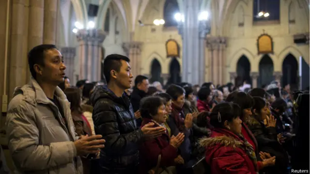 中國官方稱,目前中國的基督徒在2300萬至4000萬之間。不過,較為主流的數據認為,基督徒和天主徒的總數在7000萬至8000萬之間。