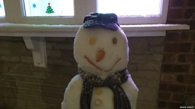 هبطت الثلوج متأخرة هذا العام إذ اعتاد البريطانيون استقبال عيد الميلاد (الذي يوافق 25 ديسمبر/كانون الأول) من كل عام وسط الثلوج البيضاء 