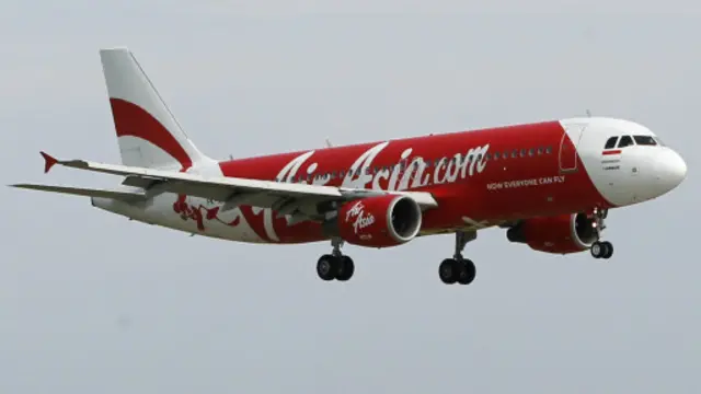 Pesawat AirAsia QZ8501 hilang kontak dalam penerbangan dari Surabaya menuju Singapura.