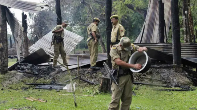 پولیس آسام میں بوڈو شدت پسندوں کو روکنے میں ناکام رہی ہے اور وہاں مسلسل فرقہ وارانہ فسادات ہوتے رہے ہیں